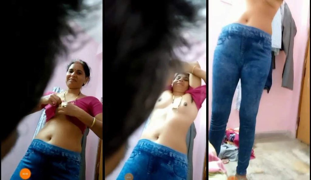 Sexy Desi Bhabhi Nude Boobs MMS