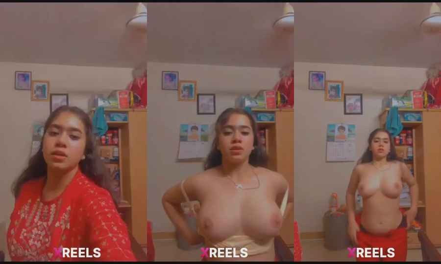 Watch Nude Girl Strips To Record Her MMS